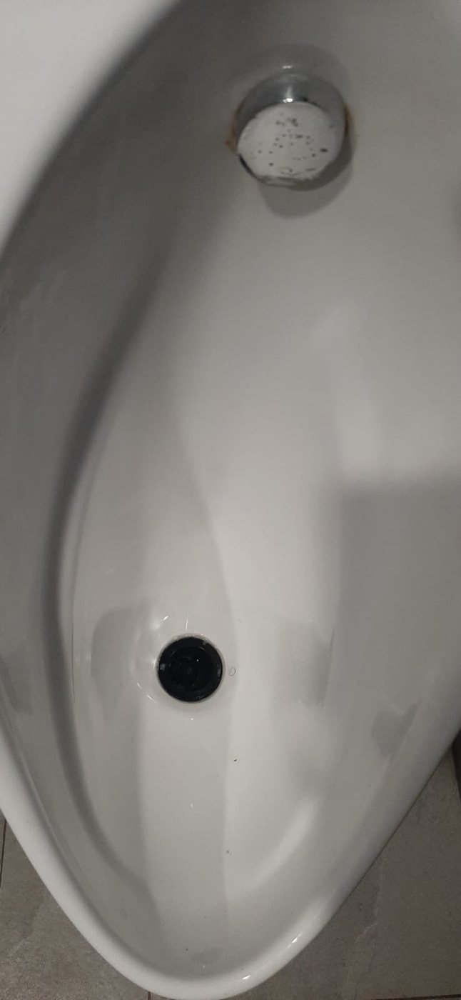 Green Drain fitted in a urinal outlet